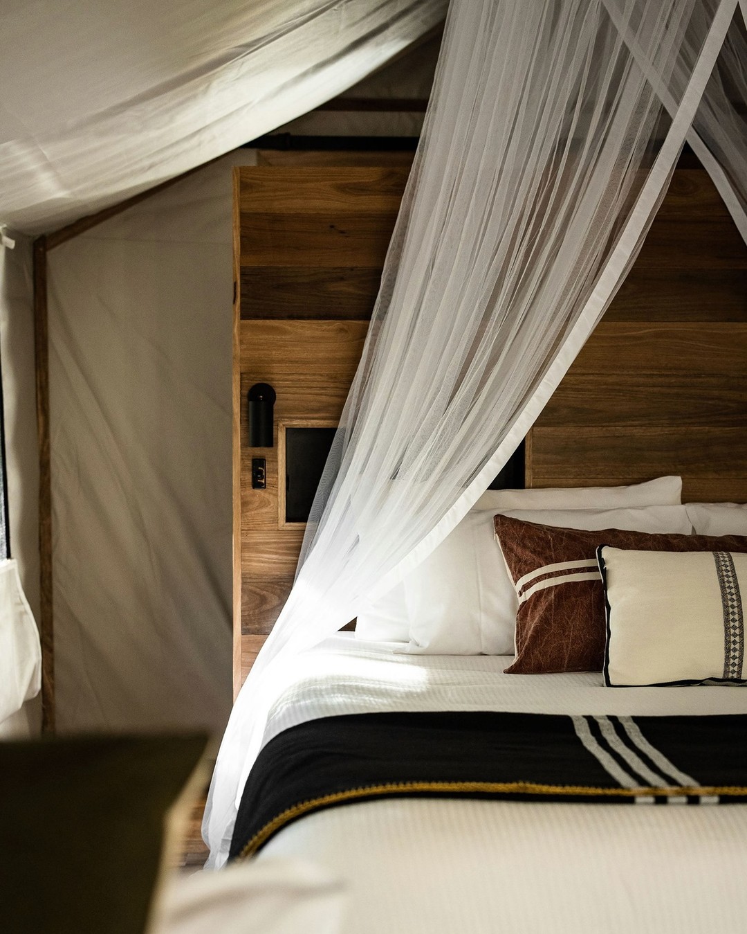 We are super happy with our new Deluxe Plus tents, especially the slightly more pared back look and restrained tones in our cushions and throws from (who else?) our friends at @pony_rider !
📷 @rachaeltagg
:
:
:
#visitnsw #seeaustralia #holidayherethisyear #LoveNSW #uniqueboutiquecollection
#visitshoalhaven #unspoilt #MakeEveryMomentCount #SupportLocal #emptyesky #rejuvenateshoalhaven #discoverjervisbay #jervisbay #glamping #southcoast #staywiththem #bushretreat #jervisbay #southcoastdreaming #visitsouthcoastnsw
